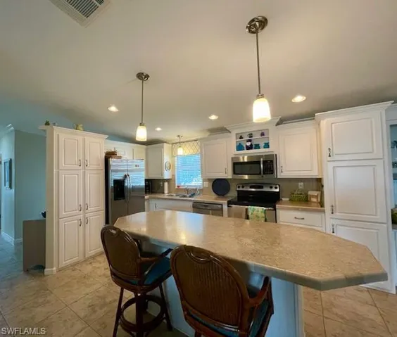 1100  Diamond Lake  CIR, Naples, FL 34114