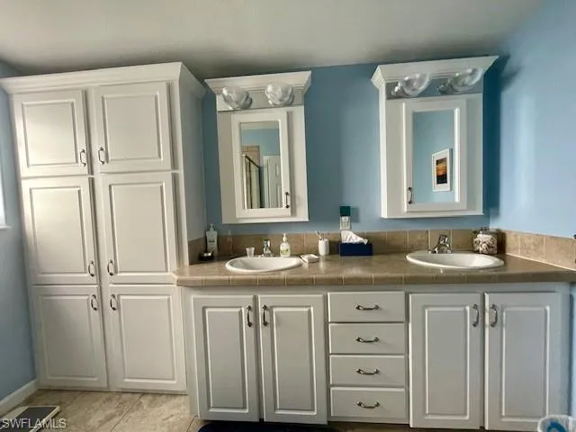 1100  Diamond Lake  CIR, Naples, FL 34114