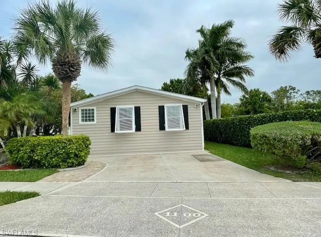 1100  Diamond Lake  CIR, Naples, FL 34114