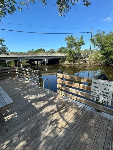 direct access to the Gulf of Mexico via Henderson Creek