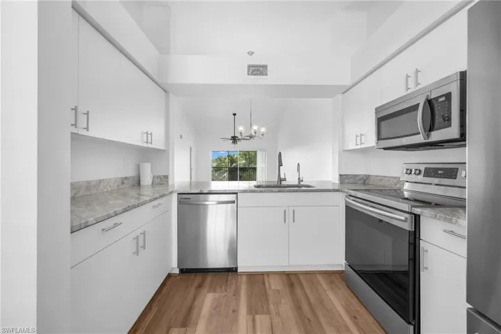3250 Cypress Glen Way 423, Naples, Florida 34109