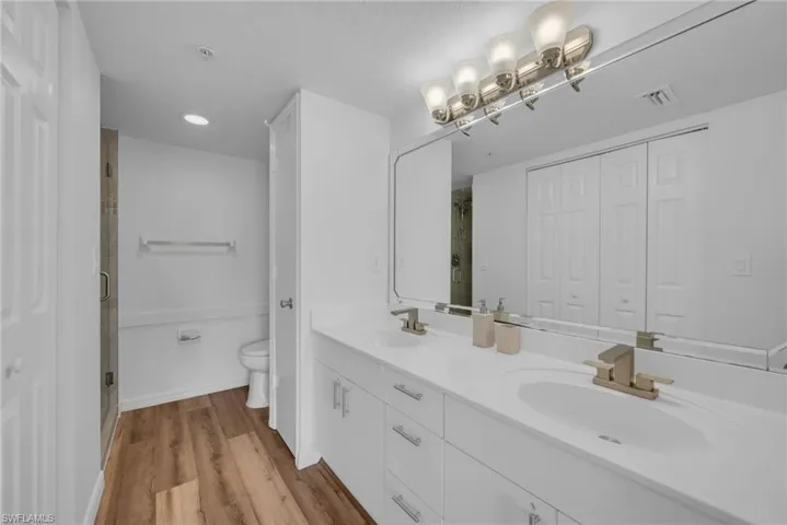 3250 Cypress Glen Way 423, Naples, Florida 34109