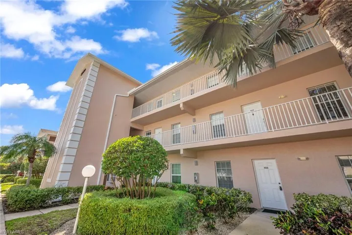 3250 Cypress Glen Way 423, Naples, Florida 34109
