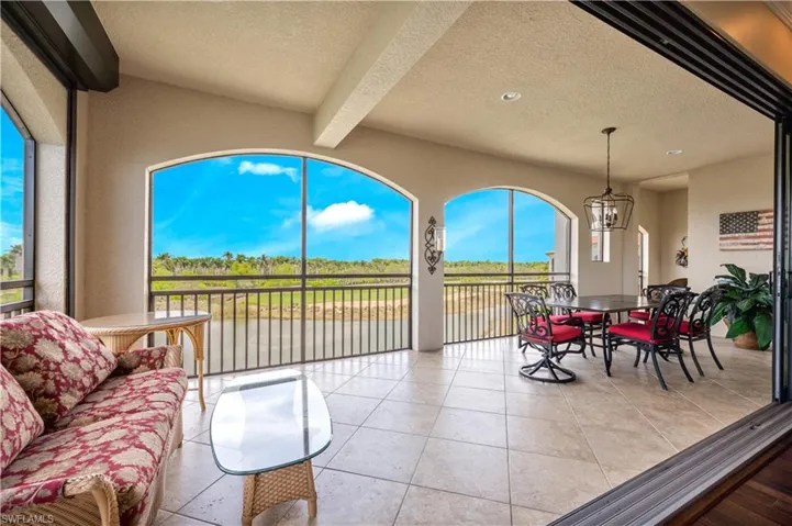 Corner sliding doors connect the outdoors with the indoors.