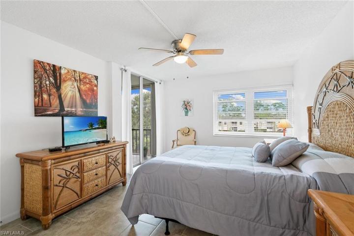 1085  Forest Lakes  DR, Naples, FL 34105