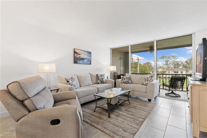 1085  Forest Lakes  DR, Naples, FL 34105