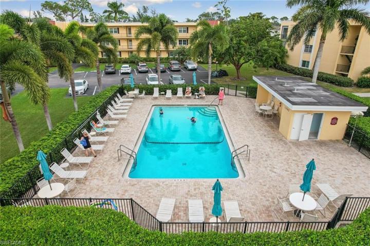 1085  Forest Lakes  DR, Naples, FL 34105
