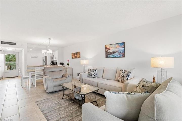 1085  Forest Lakes  DR, Naples, FL 34105