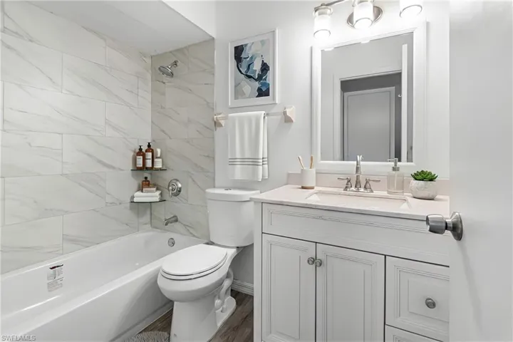 1031 Se 8th Ter 2h, Cape Coral, Florida 33990