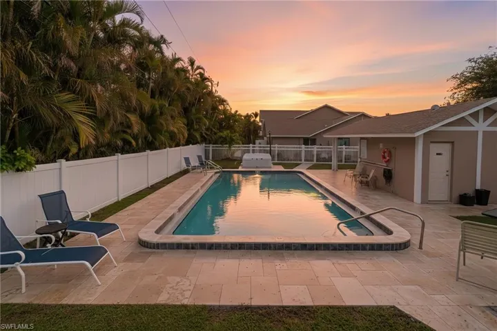 1031 Se 8th Ter 2h, Cape Coral, Florida 33990