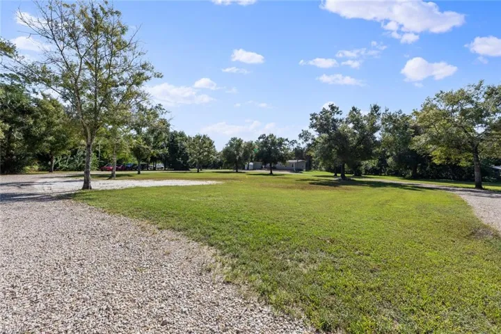 5681  Neal  RD, Fort Myers, FL 33905