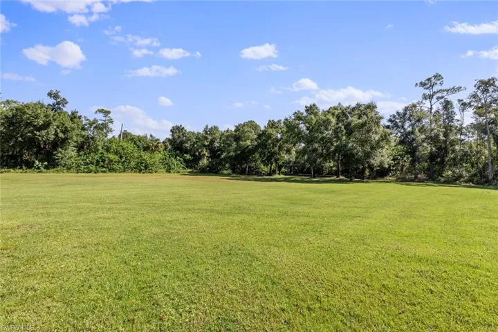 5681  Neal  RD, Fort Myers, FL 33905