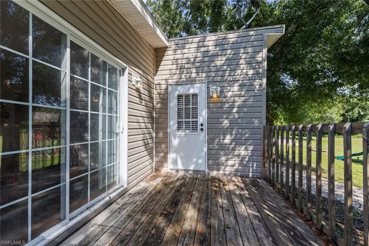5681  Neal  RD, Fort Myers, FL 33905