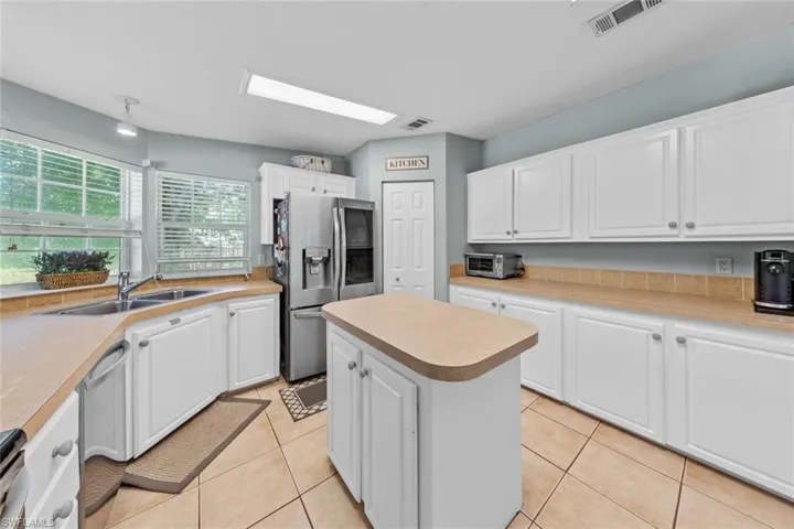 5681  Neal  RD, Fort Myers, FL 33905