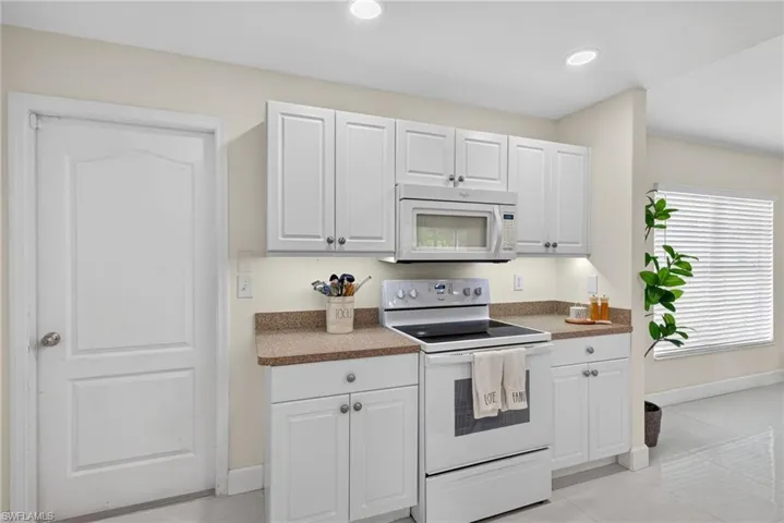 1042 Harwood Ave S, Lehigh Acres, Florida 33974