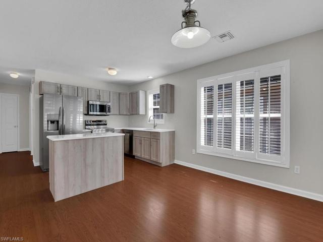401  Leawood  CIR, Naples, FL 34104