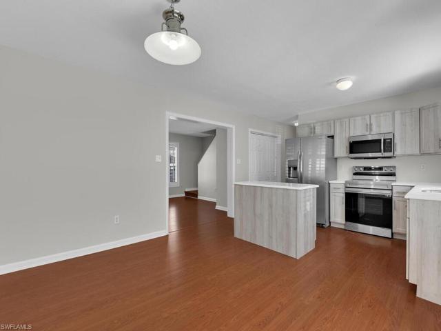 401  Leawood  CIR, Naples, FL 34104