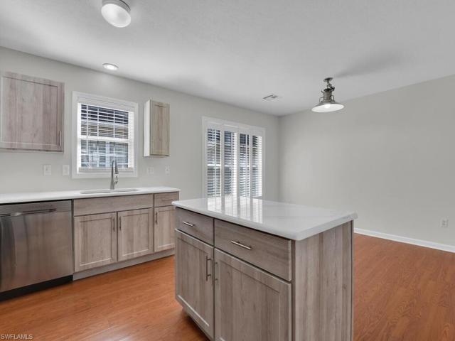 401  Leawood  CIR, Naples, FL 34104