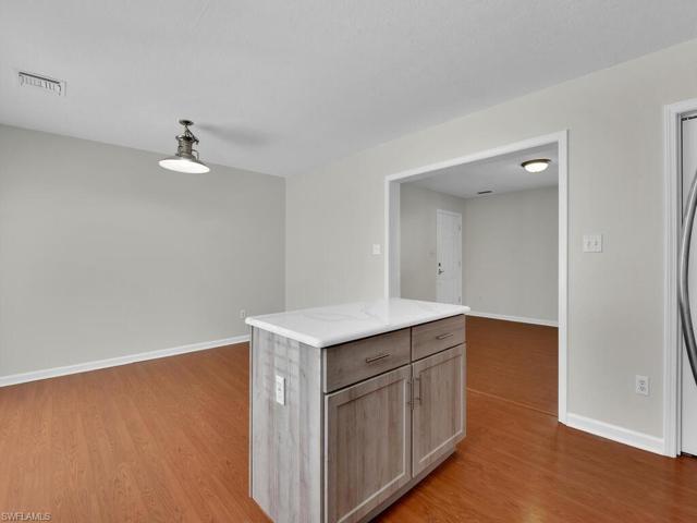 401  Leawood  CIR, Naples, FL 34104
