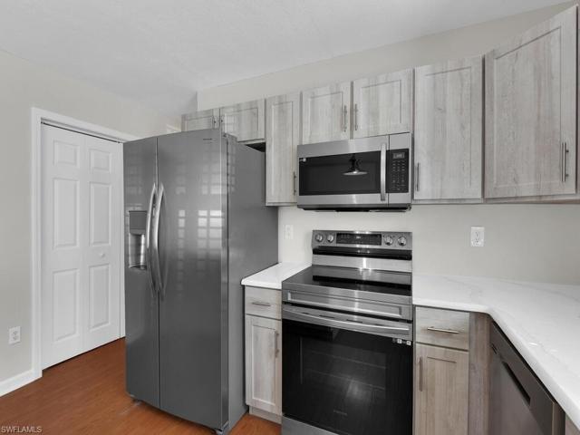 401  Leawood  CIR, Naples, FL 34104