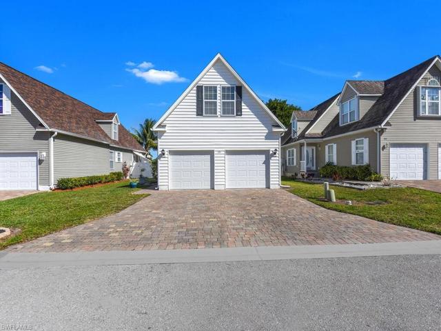 401  Leawood  CIR, Naples, FL 34104