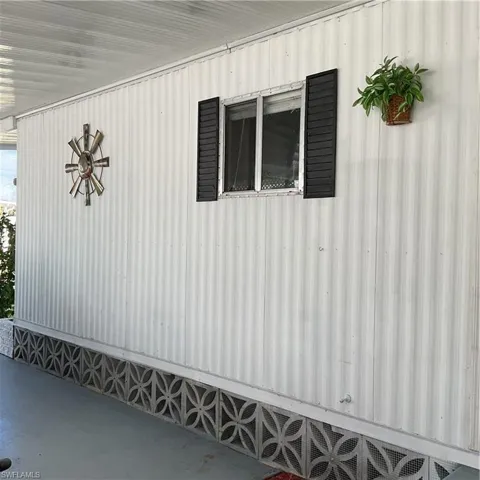 View of home's exterior