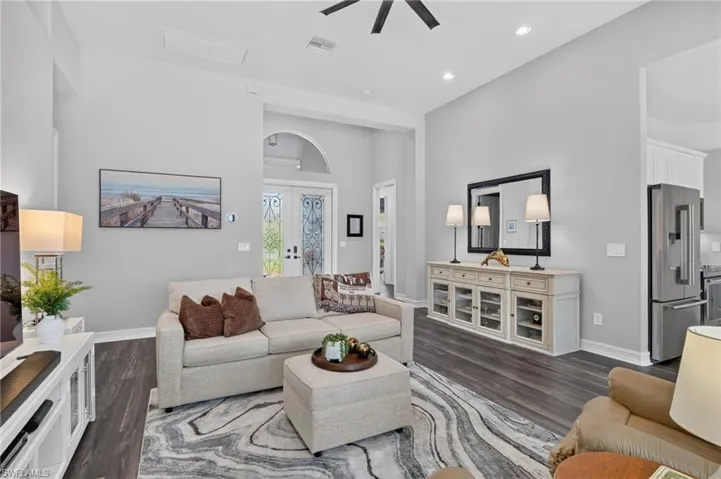 6062 Divot Ct, Naples, Florida 34113