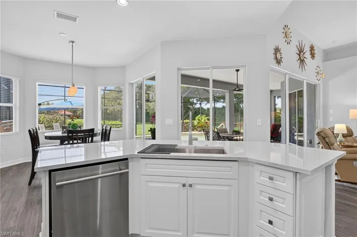 6062 Divot Ct, Naples, Florida 34113