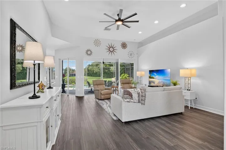 6062 Divot Ct, Naples, Florida 34113