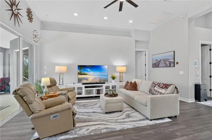 6062 Divot Ct, Naples, Florida 34113