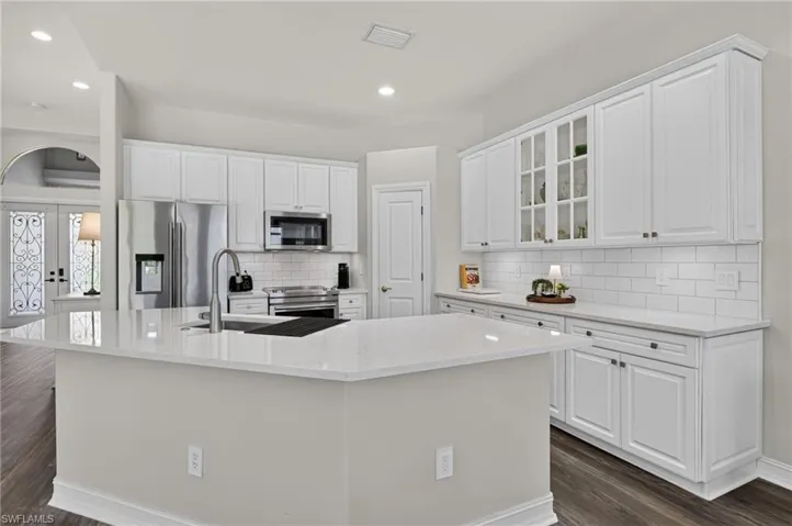 6062 Divot Ct, Naples, Florida 34113