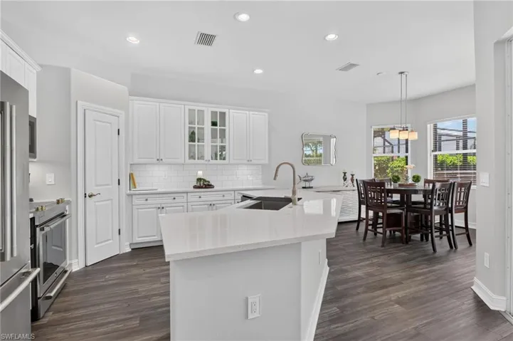 6062 Divot Ct, Naples, Florida 34113