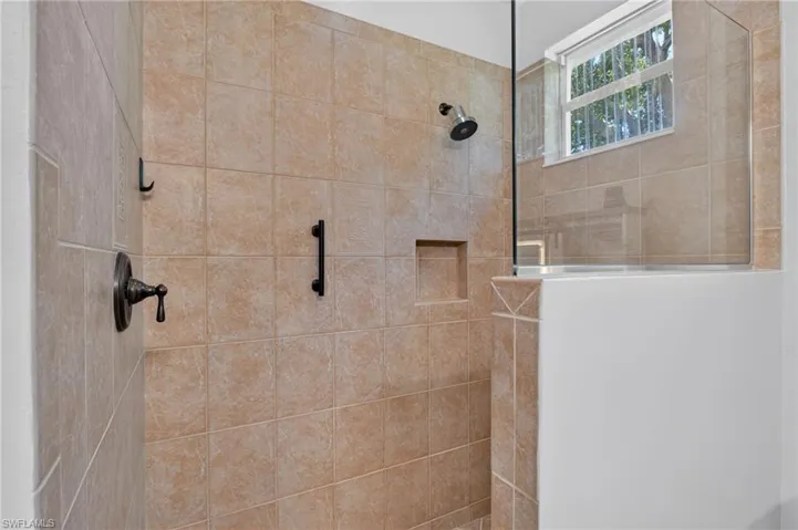 6062 Divot Ct, Naples, Florida 34113
