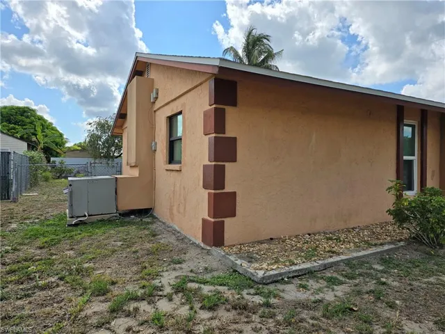 View of home's exterior