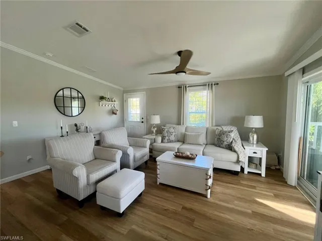 1079  Diamond Lake  CIR, Naples, FL 34114