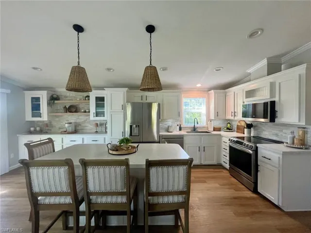 1079  Diamond Lake  CIR, Naples, FL 34114