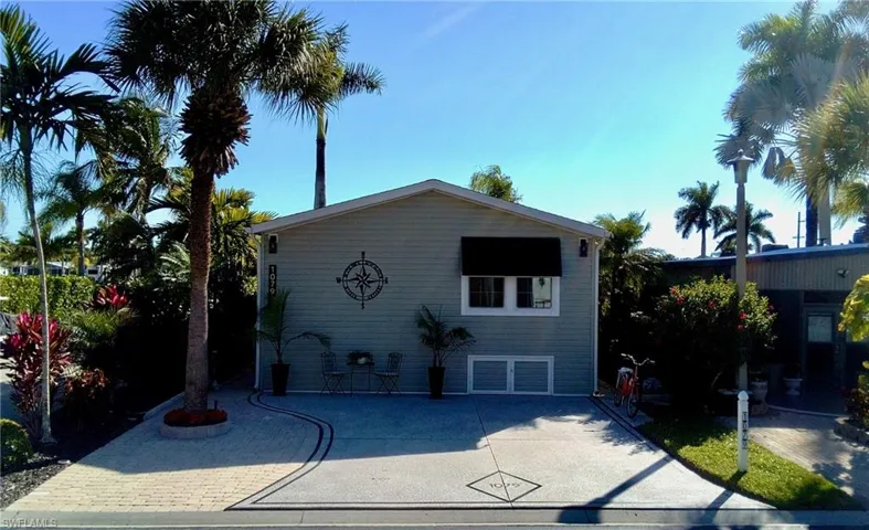 1079  Diamond Lake  CIR, Naples, FL 34114