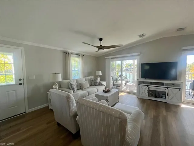 1079  Diamond Lake  CIR, Naples, FL 34114
