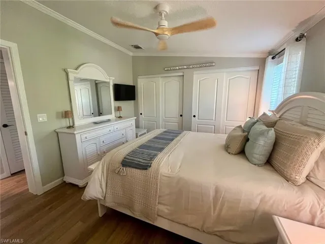 1079  Diamond Lake  CIR, Naples, FL 34114