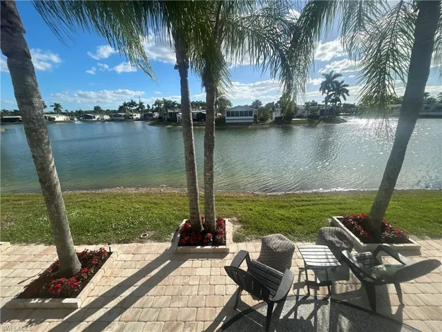 1079  Diamond Lake  CIR, Naples, FL 34114
