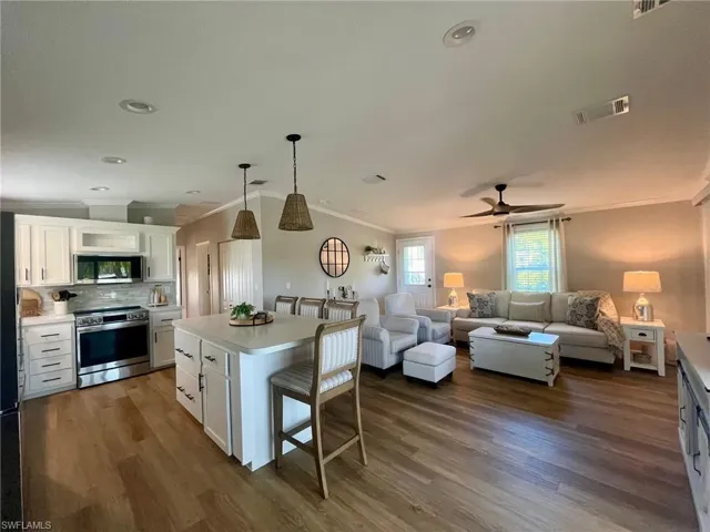 1079  Diamond Lake  CIR, Naples, FL 34114