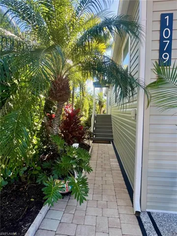 1079  Diamond Lake  CIR, Naples, FL 34114
