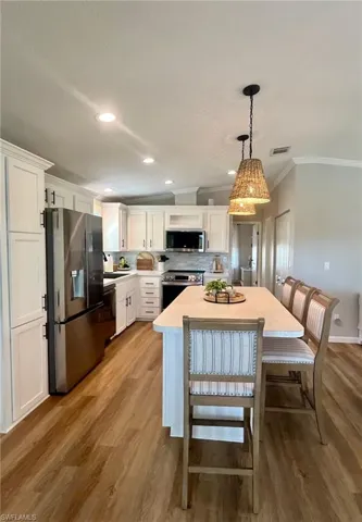 1079  Diamond Lake  CIR, Naples, FL 34114