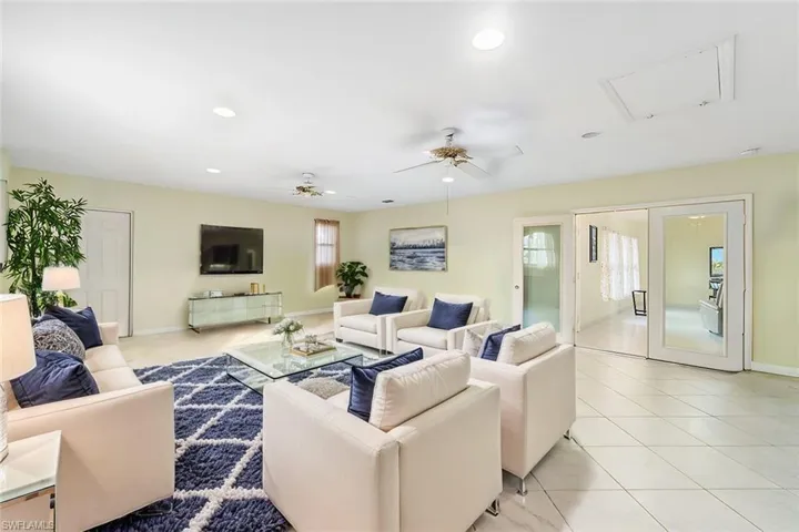 VIRTUALLY STAGED - BONUS ROOM