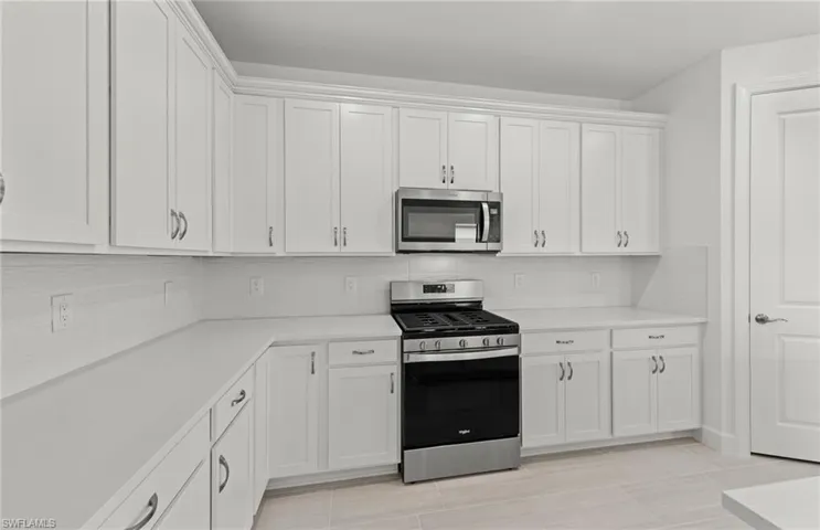 2079  Freemont  WAY, Naples, FL 34120