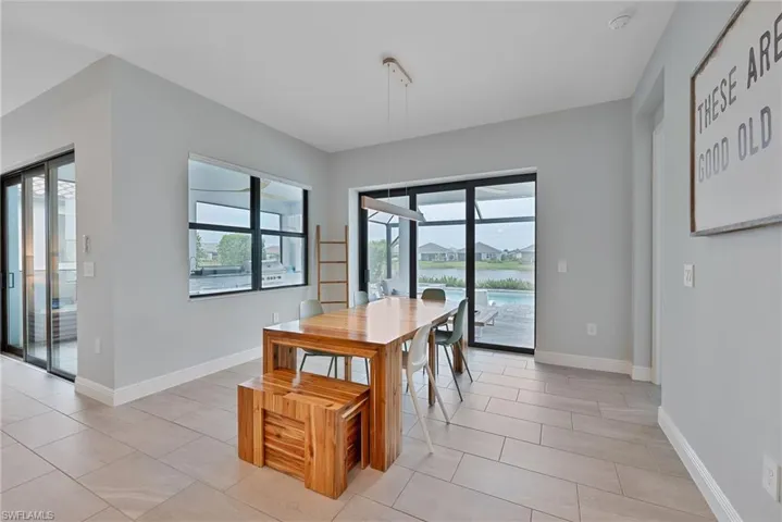 Dining/Breakfast Nook