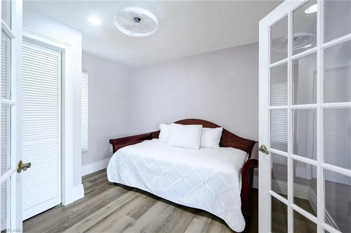 Third guest bedroom w/ day bed & closet