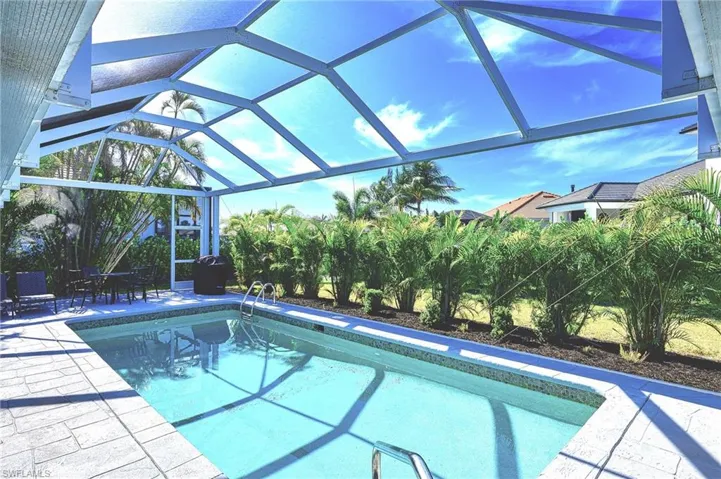Solid lanai cage