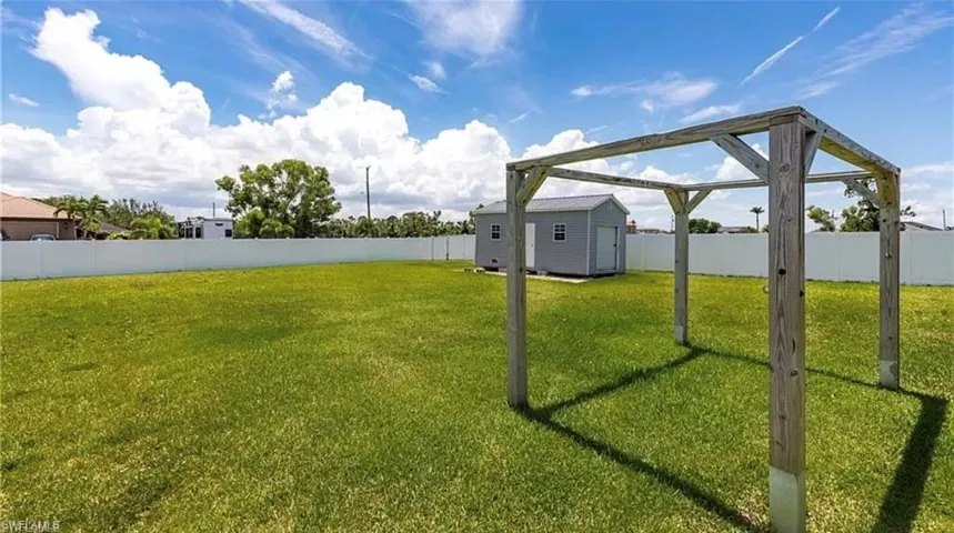 View of yard with an outdoor structure