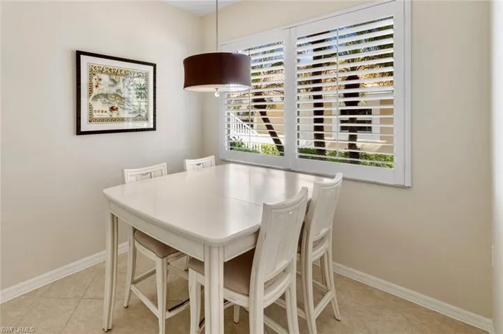 Kitchen dining area